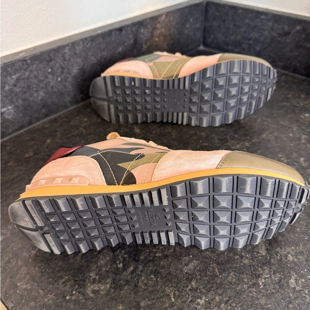 Valentino Garavani Rockrunner Sneakers - Picture 13 of 14